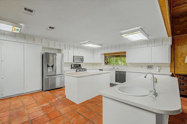 1730 Hillcrest Street, Baytown, TX 77520