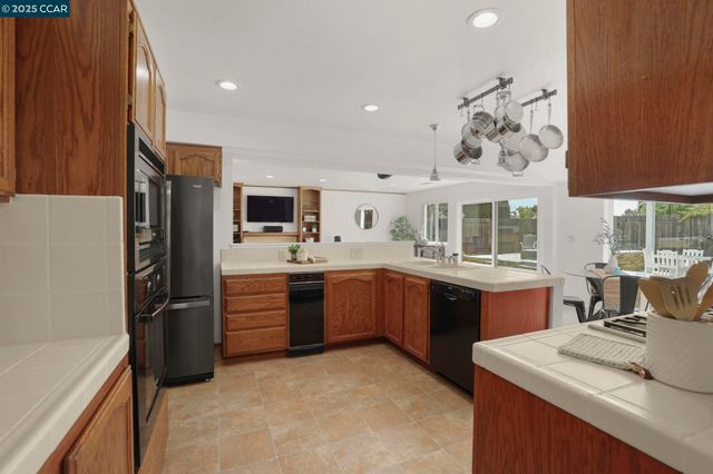 633 Belvedere Dr, Benicia, CA 94510