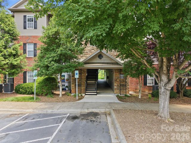 528 Appeldoorn Circle, Asheville, NC 28803