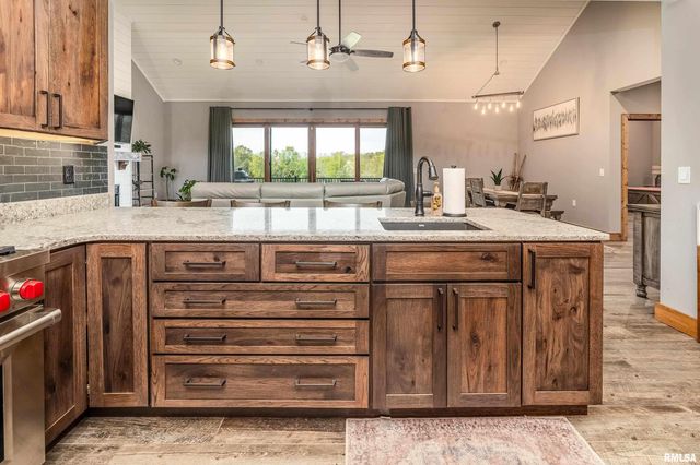 1651 Sneed Road, Carbondale, IL 62902