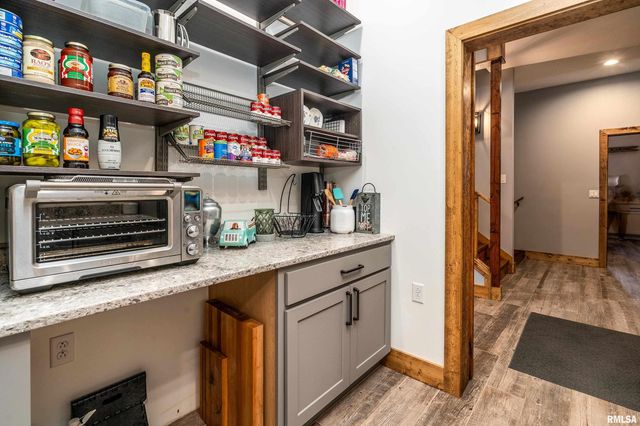 1651 Sneed Road, Carbondale, IL 62902