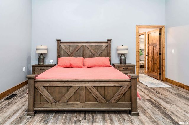 1651 Sneed Road, Carbondale, IL 62902