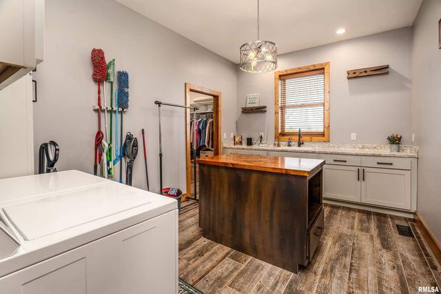 1651 Sneed Road, Carbondale, IL 62902