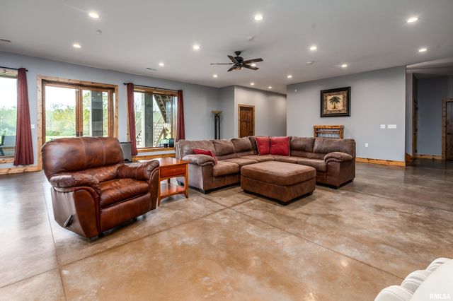 1651 Sneed Road, Carbondale, IL 62902