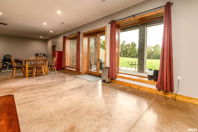 1651 Sneed Road, Carbondale, IL 62902