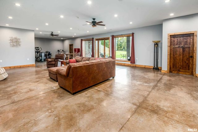 1651 Sneed Road, Carbondale, IL 62902