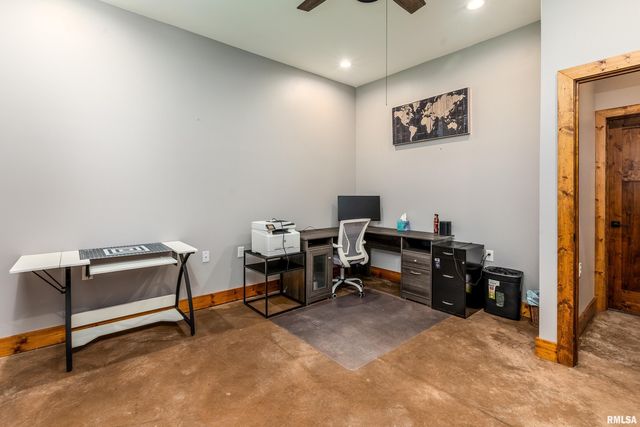 1651 Sneed Road, Carbondale, IL 62902