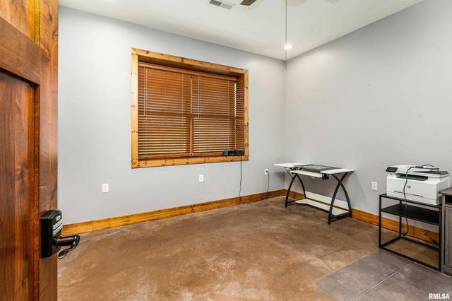 1651 Sneed Road, Carbondale, IL 62902