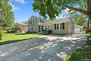 615 Lakepointe Street, Grosse Pointe, MI 48230