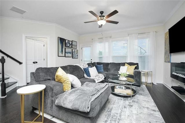 2048 Holtz Lane, Atlanta, GA 30318