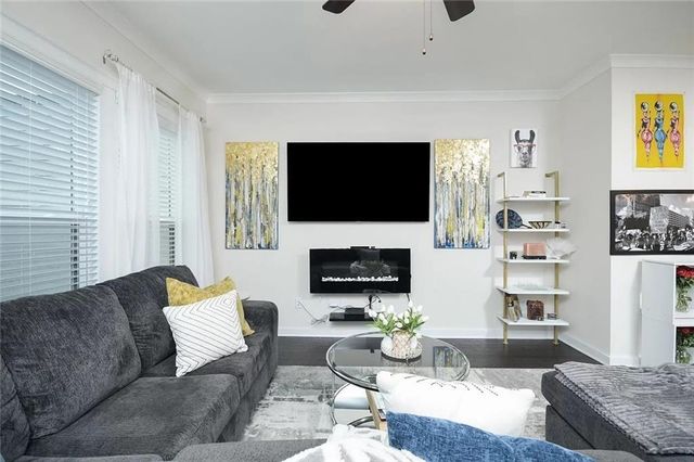 2048 Holtz Lane, Atlanta, GA 30318