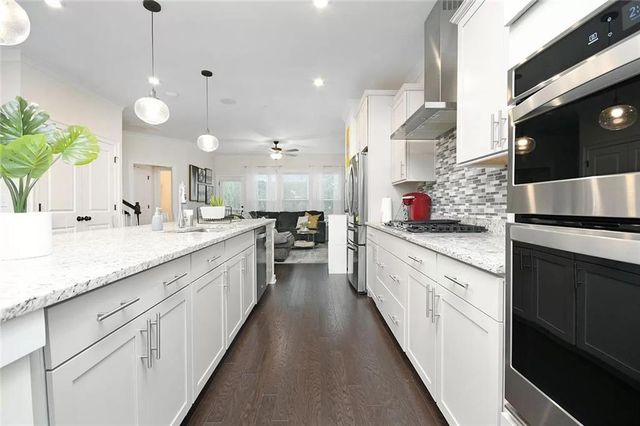 2048 Holtz Lane, Atlanta, GA 30318