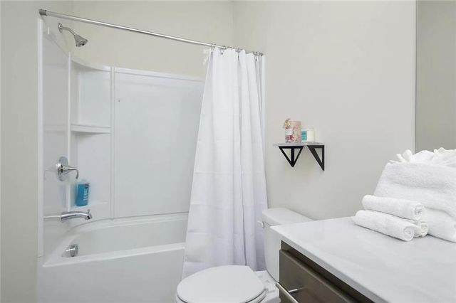 2048 Holtz Lane, Atlanta, GA 30318