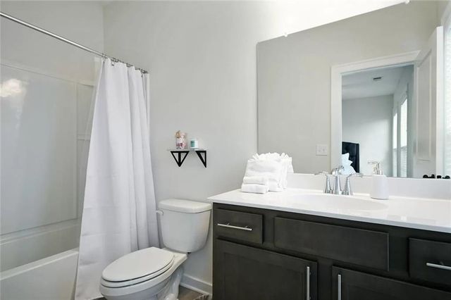 2048 Holtz Lane, Atlanta, GA 30318