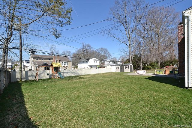 10 Maureen Drive, Hauppauge, NY 11788