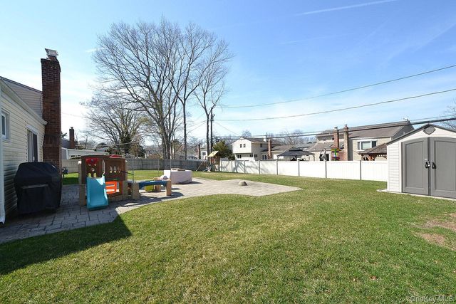 10 Maureen Drive, Hauppauge, NY 11788