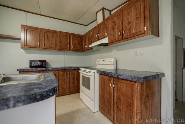 38087 W 28th Place, Mannford, OK 74044