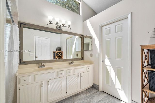 10370 SE Jupiter Narrows Dr, Hobe Sound, FL 33455