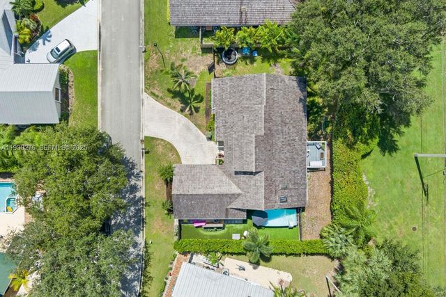 10370 SE Jupiter Narrows Dr, Hobe Sound, FL 33455