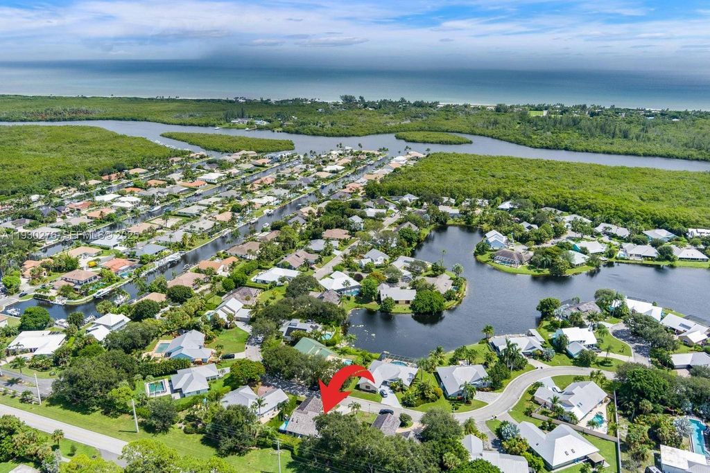 10370 SE Jupiter Narrows Dr, Hobe Sound, FL 33455
