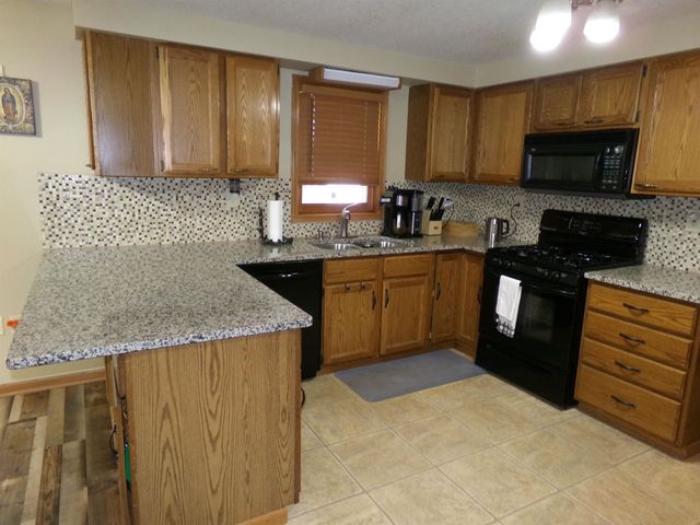 2341 E Cherrywood Drive, Midland Twp, MI 48640