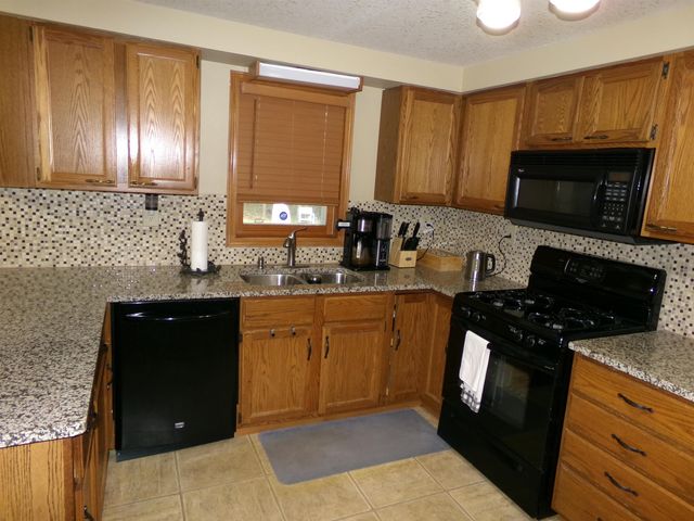 2341 E Cherrywood Drive, Midland Twp, MI 48640