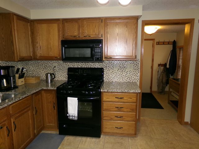 2341 E Cherrywood Drive, Midland Twp, MI 48640