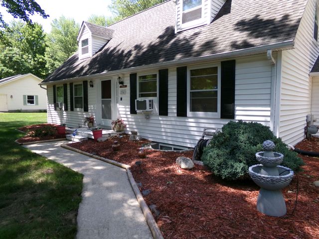 2341 E Cherrywood Drive, Midland Twp, MI 48640