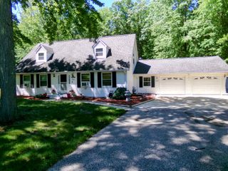 2341 E Cherrywood Drive, Midland Twp, MI 48640