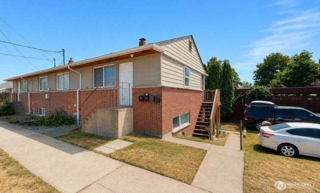 701 S Kenyon St, Seattle, WA 98108
