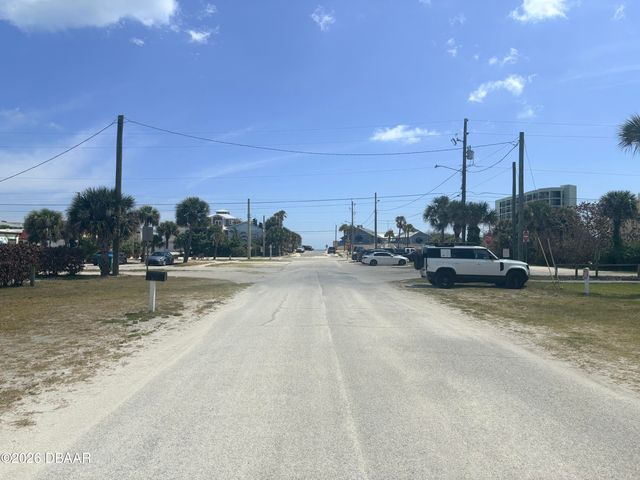 835 E 24th Ave Apt 111, New Smyrna Beach, FL 32169