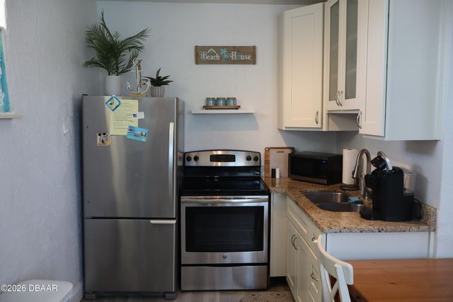 835 E 24th Ave Apt 111, New Smyrna Beach, FL 32169