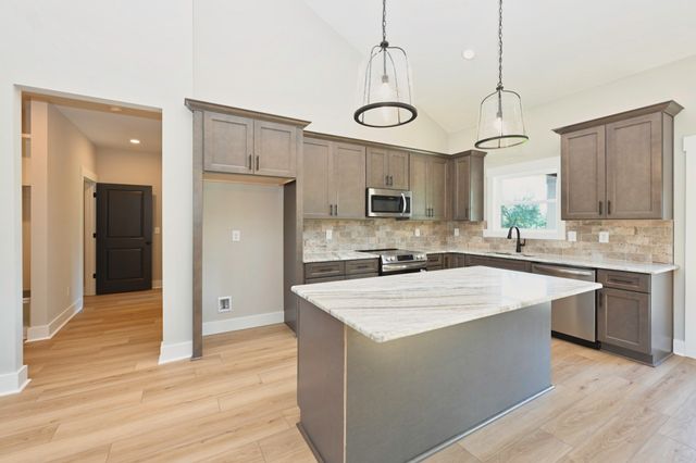 102 N Nikki Dr, Portland, TN 37148