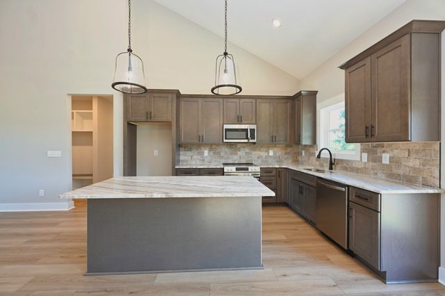 102 N Nikki Dr, Portland, TN 37148