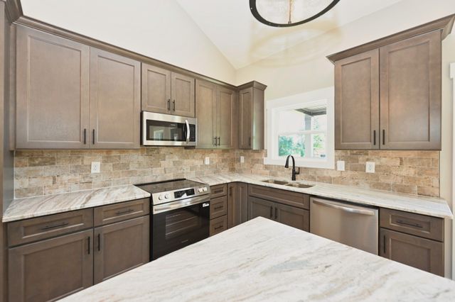 102 N Nikki Dr, Portland, TN 37148