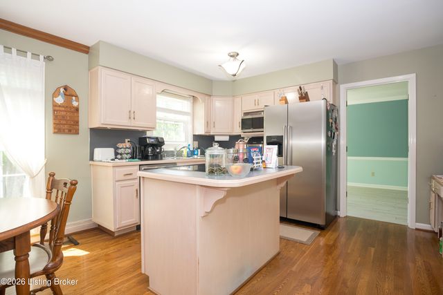 7102 Old Heady Rd, Louisville, KY 40299