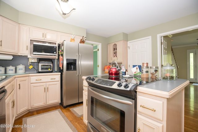 7102 Old Heady Rd, Louisville, KY 40299
