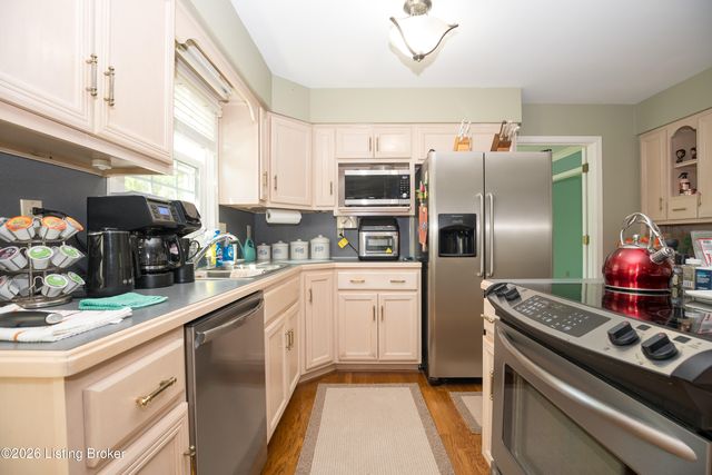 7102 Old Heady Rd, Louisville, KY 40299