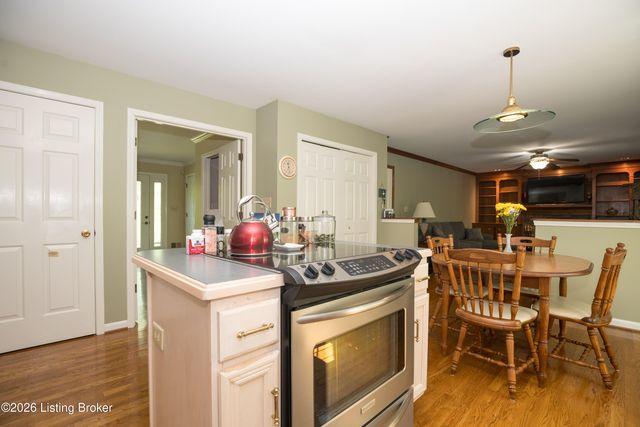 7102 Old Heady Rd, Louisville, KY 40299