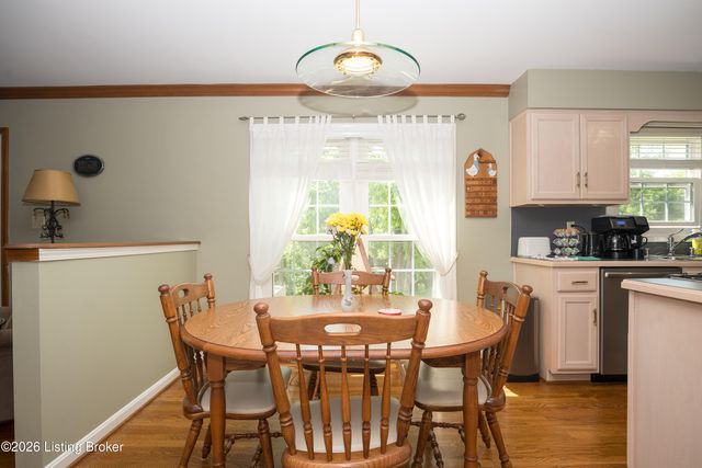 7102 Old Heady Rd, Louisville, KY 40299