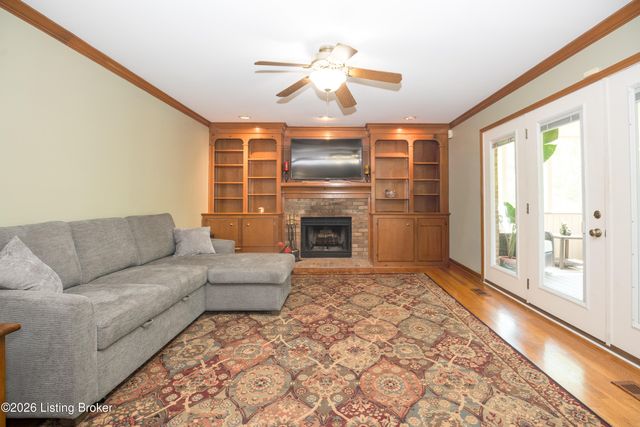 7102 Old Heady Rd, Louisville, KY 40299