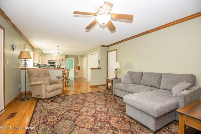7102 Old Heady Rd, Louisville, KY 40299