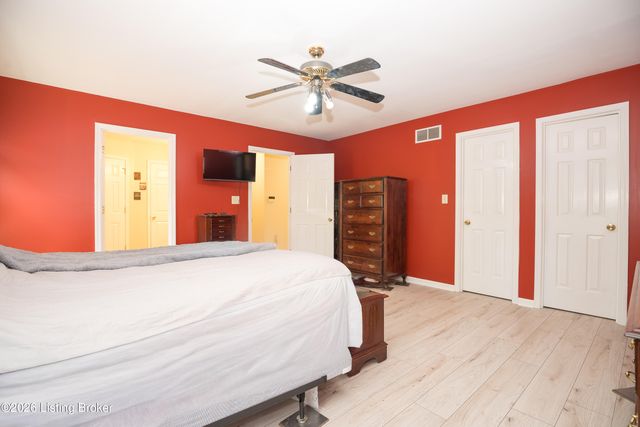 7102 Old Heady Rd, Louisville, KY 40299