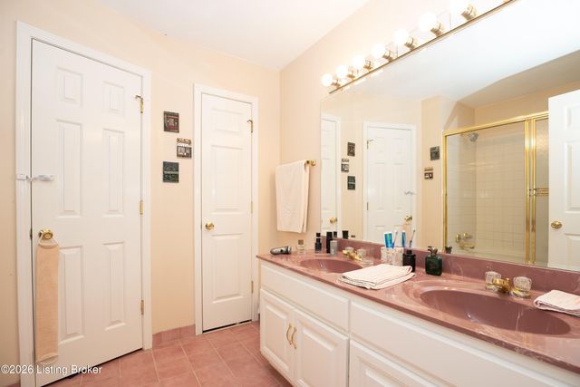 7102 Old Heady Rd, Louisville, KY 40299