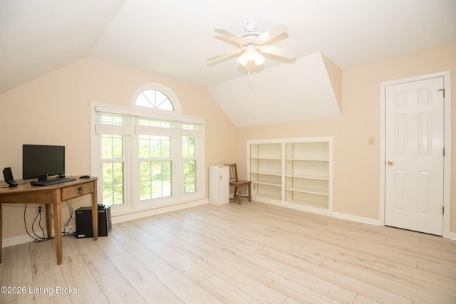 7102 Old Heady Rd, Louisville, KY 40299