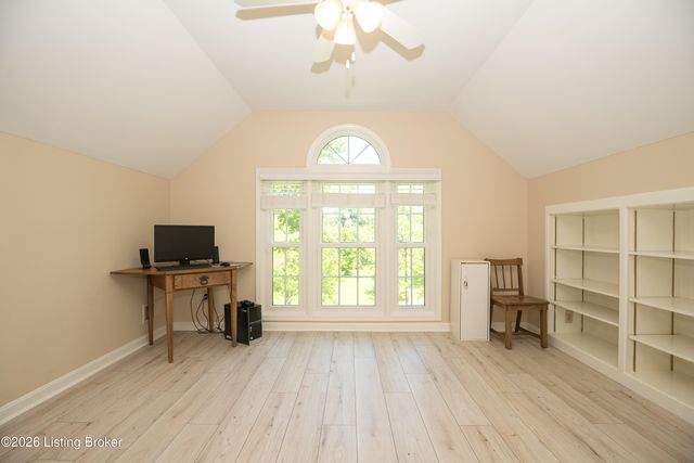 7102 Old Heady Rd, Louisville, KY 40299
