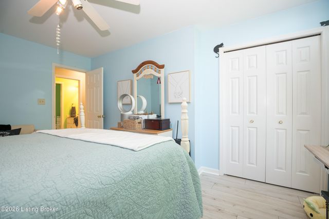 7102 Old Heady Rd, Louisville, KY 40299