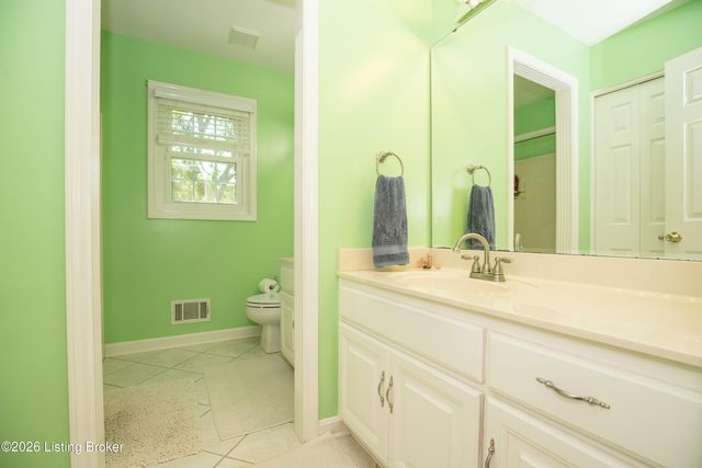 7102 Old Heady Rd, Louisville, KY 40299