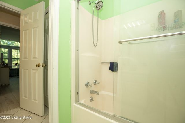 7102 Old Heady Rd, Louisville, KY 40299