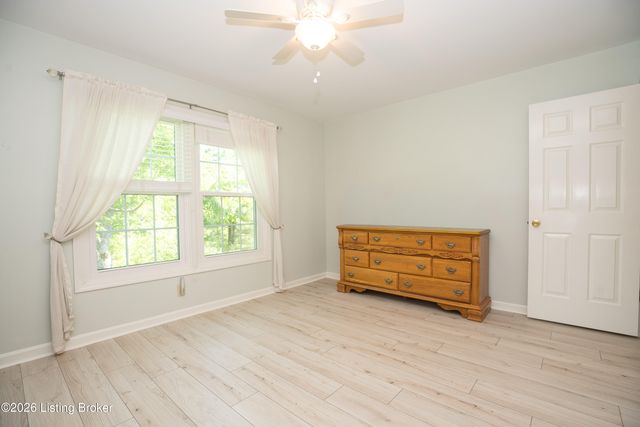 7102 Old Heady Rd, Louisville, KY 40299